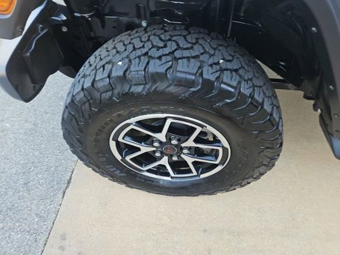 Used 2024 Jeep Wrangler Unlimited Rubicon w/ Convenience Group image 12