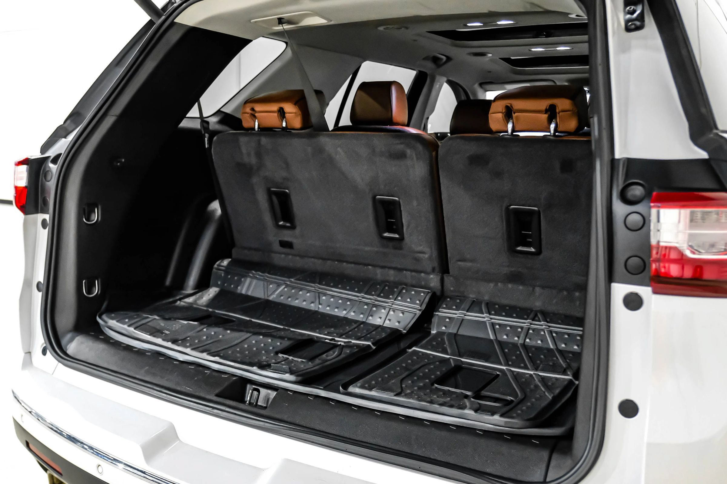 Used 2019 Chevrolet Traverse High Country w/ LPO, Floor Liner Package AWD/4WD image 78