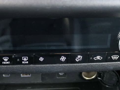 Used 2024 Mitsubishi Outlander SE image 18