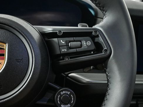 Certified 2025 Porsche Cayenne Coupe image 12