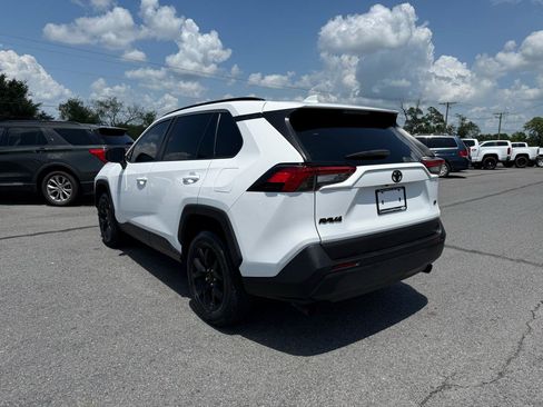 Used 2021 Toyota RAV4 LE FWD image 4