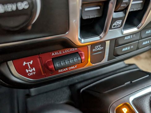 New 2026 Jeep Gladiator Sport AWD/4WD image 4