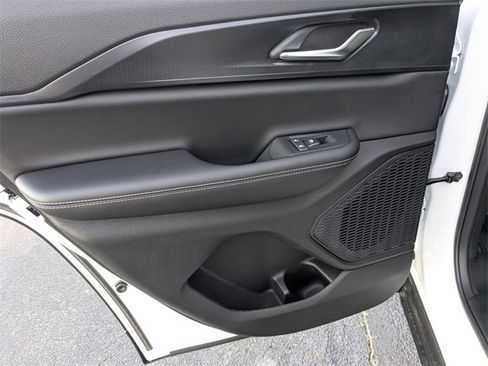 New 2025 Jeep Grand Cherokee Altitude image 25