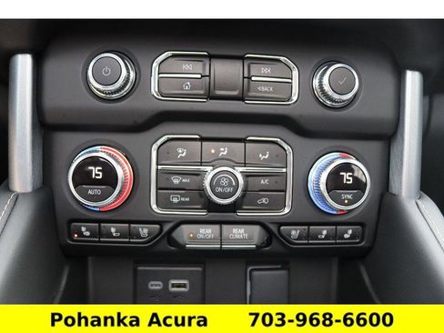 Used 2024 GMC Yukon SLT w/ SLT Premium Package image 15