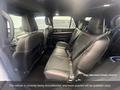 Used 2019 Ford Explorer XLT w/ Equipment Group 202A FWD image 11