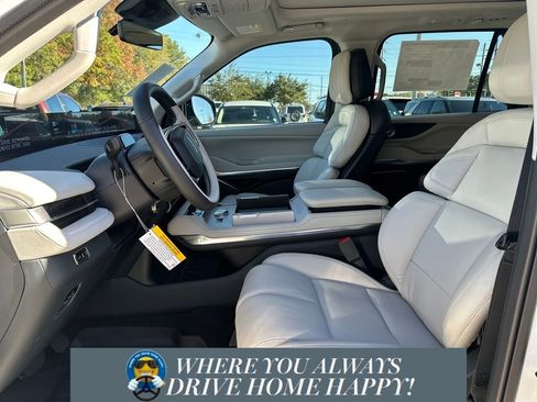 New 2025 Lincoln Navigator Reserve image 7