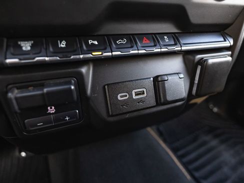 Used 2024 Chevrolet Silverado 2500 Custom w/ Custom Value Package image 13