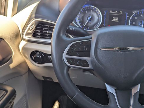 Used 2022 Chrysler Voyager LX image 23
