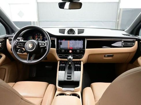 Certified 2023 Porsche Macan AWD/4WD image 20