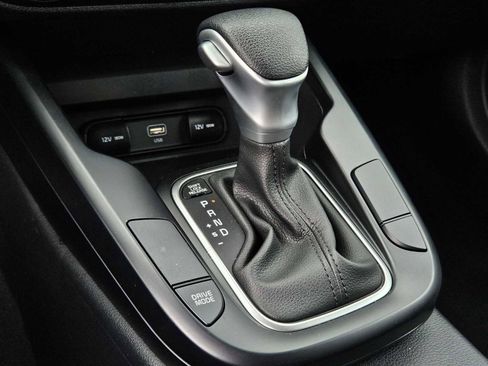 Certified 2025 Kia Soul LX w/ LX Technology Package FWD image 28