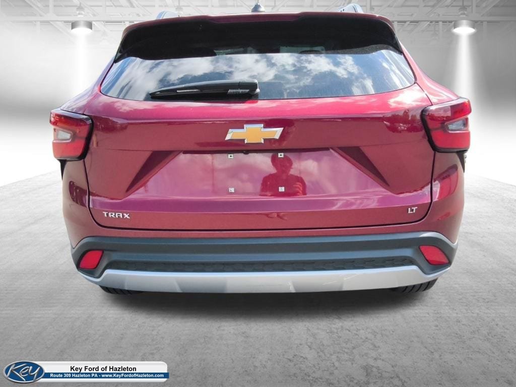 Used 2025 Chevrolet Trax LT FWD image 10