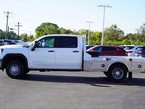 New 2025 GMC Sierra 3500 Pro w/ Convenience Package image 3