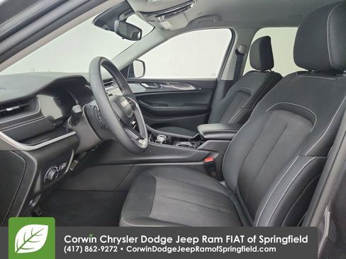 Certified 2023 Jeep Grand Cherokee Laredo image 19