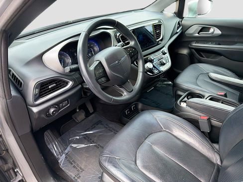 Used 2018 Chrysler Pacifica Touring-L image 26