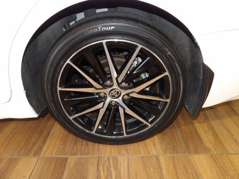 Used 2023 Toyota Camry SE w/ Cold Weather Package image 9