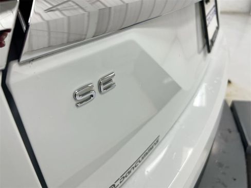 Used 2024 Volkswagen Atlas SE image 26