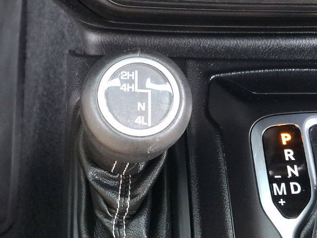 Used 2020 Jeep Wrangler Unlimited Sahara AWD/4WD image 25