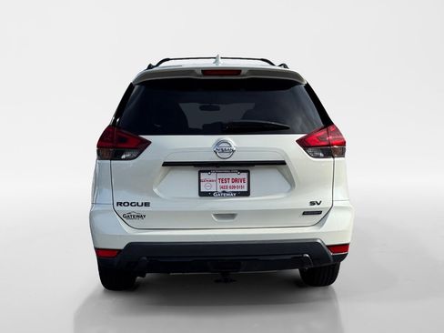 Used 2018 Nissan Rogue SV image 4