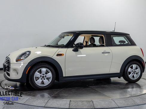 Used 2018 MINI Cooper 2-Door Hardtop image 4