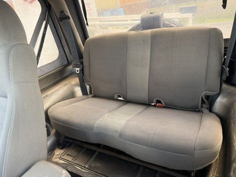 Used 2004 Jeep Wrangler Sahara AWD/4WD image 14