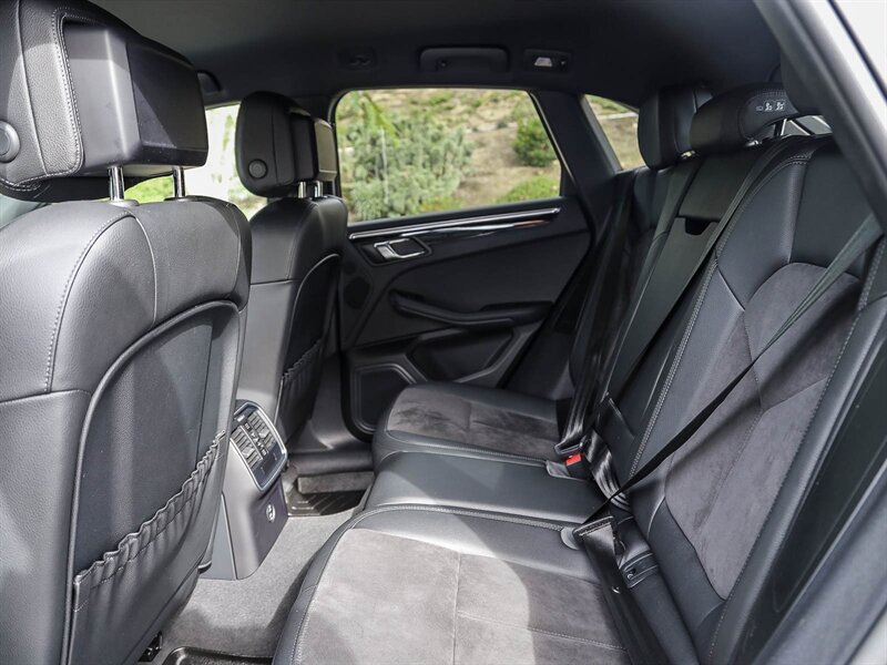 Used 2020 Porsche Macan AWD/4WD image 28