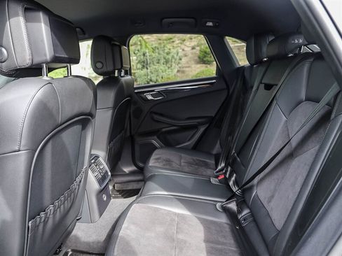 Used 2020 Porsche Macan AWD/4WD image 28