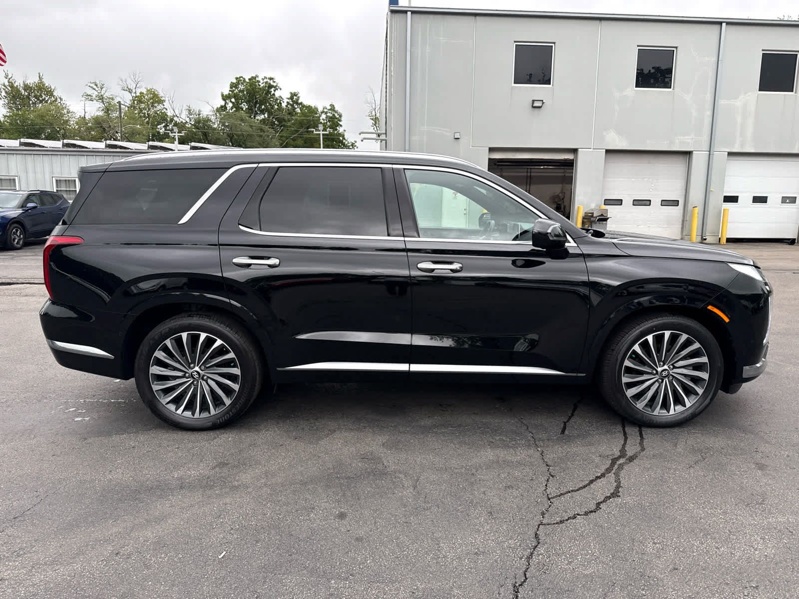 Used 2024 Hyundai Palisade Calligraphy AWD/4WD image 2