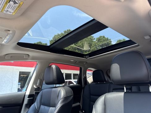 Used 2017 Nissan Murano Platinum w/ Platinum Technology Package FWD image 11