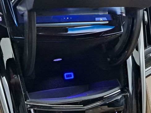 Used 2020 Cadillac Escalade ESV Platinum image 39