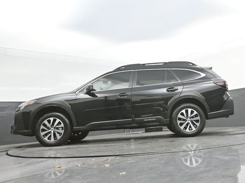 Used 2024 Subaru Outback Premium image 28