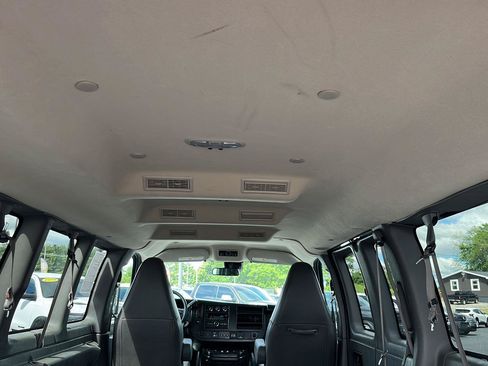 Used 2025 Chevrolet Express 3500 LT w/ LT Preferred Equipment Group RWD image 27