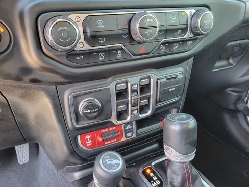 Used 2021 Jeep Wrangler Unlimited Rubicon AWD/4WD image 17