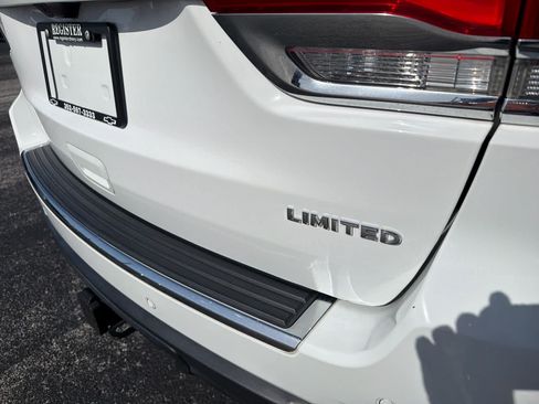 Used 2017 Jeep Grand Cherokee Limited w/ Trailer Tow Group IV RWD image 11