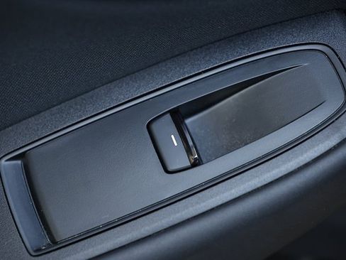 Used 2022 Subaru Outback Premium image 24