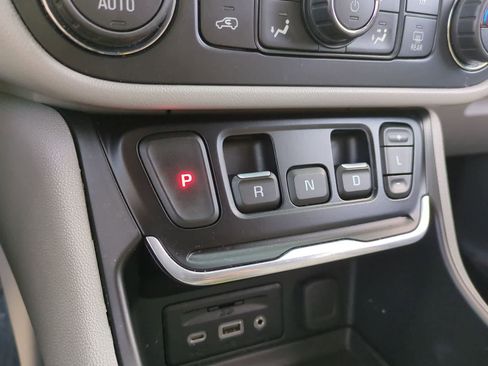 Used 2021 GMC Terrain SLT image 32