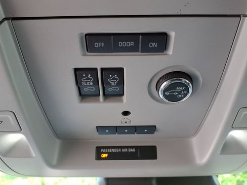 Used 2020 Chevrolet Suburban LT AWD/4WD image 30
