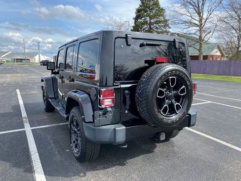 Used 2018 Jeep Wrangler Unlimited Sahara image 5