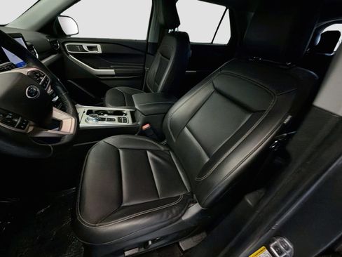 Used 2022 Ford Explorer XLT w/ Equipment Group 202A RWD image 11