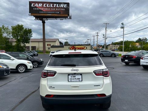 Used 2018 Jeep Compass Latitude w/ Popular Equipment Group FWD image 11