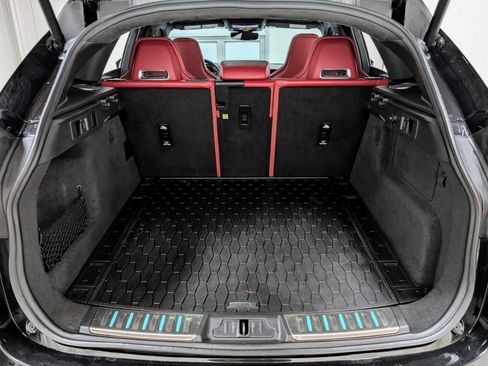 Used 2022 Jaguar F-PACE SVR image 21