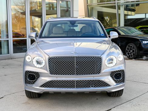 Used 2022 Bentley Bentayga image 2