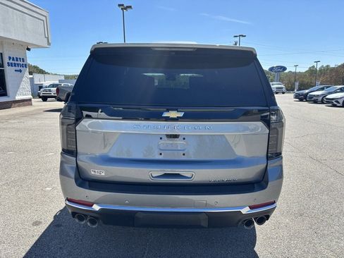 New 2026 Chevrolet Suburban Premier image 8