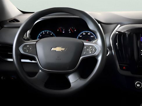 Used 2021 Chevrolet Traverse LS image 13