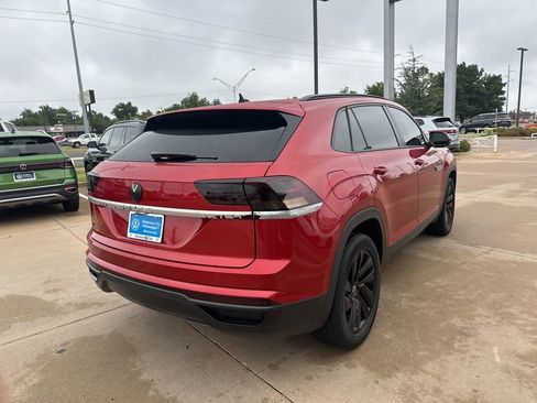 Used 2020 Volkswagen Atlas Cross Sport SE FWD image 5