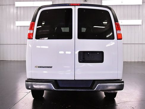 Used 2025 Chevrolet Express 3500 LT w/ LT Preferred Equipment Group image 6