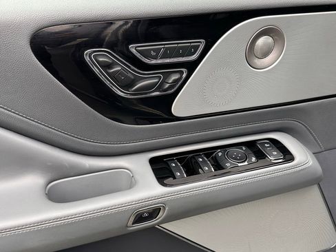 Used 2020 Lincoln Aviator Reserve w/ Equipment Group 202A image 15