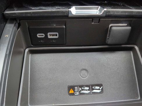 Used 2024 GMC Yukon XL Denali image 34