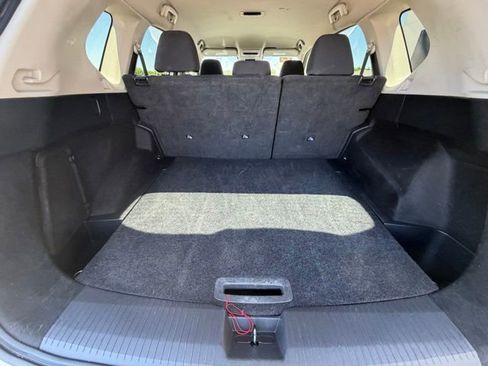 Used 2024 Nissan Rogue S FWD image 18