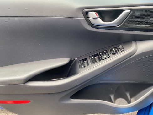 Used 2018 Hyundai Ioniq Blue FWD image 29