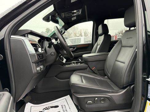 Certified 2025 GMC Yukon Denali image 9